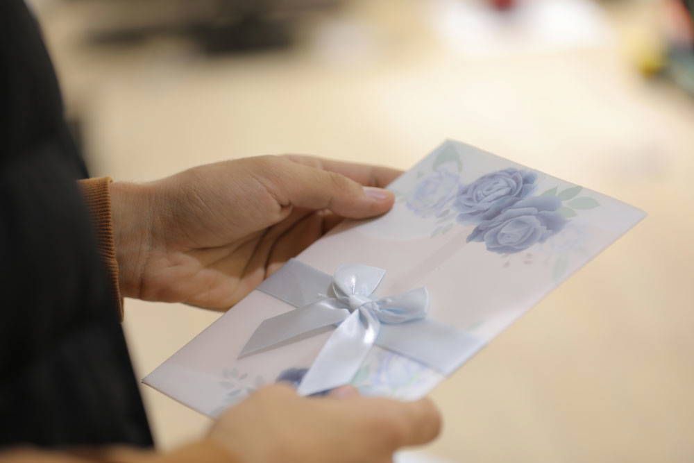 funeral booklet printing with bow tied around the belly of the funeral order of service printing